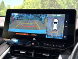 【パノラミックビューモニター】専用のカメラにより、上から見下ろしたような視点で360度クルマの周囲を確認することができます☆死角部分も確認しやすく、狭い場所での切り返しや駐車もスムーズに行えます。