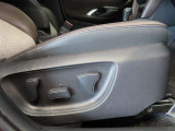 パワーシート搭載。微妙な調整が手軽にでき、ピッタリの最適なポジションで運転することが可能です。
