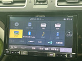 多様なソースに対応し、お好みの音楽をいつでも楽しめます。CD、USB、Bluetoothなど、様々なメディアを快適に再生。車内でのエンターテイメントを高めます。
