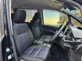 運転席も広々としており運転しやすい環境を実現しています☆