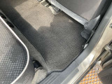 フロアマット標準装備。純正なのでぴったりです!状態も◎