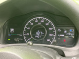 視認性の高いメーターパネルは、運転に必要な情報を的確に伝えます。速度や回転数、燃料残量などを一目で確認できます。