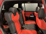 この後席に座る方のための車両です。非常時には、電動対面シートを使用いたします。