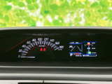 視認性の高いメーター類で、運転に必要な情報を的確に把握できます。運転状況を常に確認し、安全運転をサポートします。