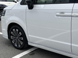 運転席からの視界は広く、運転操作もスムーズ。安全運転をサポートする機能的な空間です。快適なドライビングをサポートします。