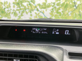 運転に必要な情報を一目で確認できるメーター。スピード、燃料残量などを分かりやすく表示し、安全運転をサポートします。