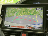 狭い場所での駐車も安心。後方の状況を画面で確認できるので、安全に駐車操作を行うことができます。
