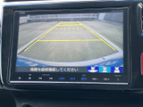 後方確認をサポートするモニターが、安全な運転に貢献します。駐車時など、狭い場所でも安心して操作できます。
