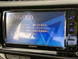 鮮明な画面で、目的地までのナビゲーションやエンターテインメントをお楽しみいただけます。操作性も高く、快適なドライブをサポートします。