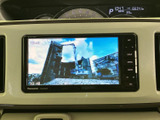 テレビ映像を画面に表示でき、停車中の待ち時間を過ごす際にも便利です。メニューから視聴機能を選べるため、目的に応じて使い分けがしやすく、車内での時間を快適に過ごせます。