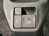 指先だけで簡単に操作が可能な電動パーキングブレーキを採用。「HOLD」スイッチを押すと、渋滞や信号待ちなどでブレーキペダルから足を離しても、ブレーキを保持するので安心です