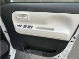 運転席のドア内部の写真です。