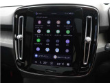 Google搭載のボルボなら、車内にいながら多彩なデジタルライフをお楽しみいただけます。Google Playから必要なアプリをダウンロードして、有意義な移動時間を楽しみましょう。