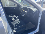 一度ご来店いただき運転席に座ってみてください!シートの座り心地や雰囲気なども感じて頂けます!