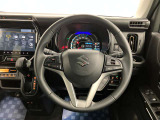 【ハンドル回り】インテリアに合わせたデザインのステアリングは、運転される方のことも考え、運転しやすい形状、大きさです。ぜひ一度、実際に触ってお確かめください。