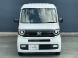 LEDヘッドライトは、本当に明るくて安全です。暗い夜道からお客様を守ってくれます。運転しやすいですし、自慢にもなるかも?黄色いハロゲンライトと見比べてください。