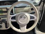 握りやすい形状で操作性も良く、長時間の運転でも疲れにくい設計です。
