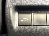 【パワーバックドア】スマートキーや運転席のボタンを押すだけでリアゲートが自動で開閉します!荷物を持っている時や、高い位置にあるバックドアを閉める際に便利な機能です♪