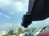 安心のマストアイテム!ドライブレコーダーです♪グローボックス内に車載器があります。