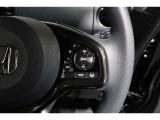 Hondaセンシングの機能のひとつ、アダプティブクルーズコントロール付!アクセルから足を離しても設定したスピードと前車との車間を保ち走行してくれます!車線維持もアシスト☆高速道路で疲労軽減ですね☆