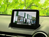 停車中にテレビ番組の映像を視聴でき、休憩時間の過ごし方に便利です。画面に表示される番組を楽しみながら、車内でひと息つく際にも活用いただけます。