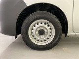 タイヤサイズは 165/80 R14 です。