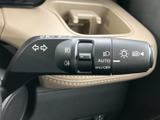 視認性の高いウインカーレバーは、安全な車内での操作をサポートします。スムーズな操作で、周囲への注意喚起も確実です。