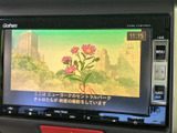 停車中には、テレビや映像コンテンツを楽しめます。待ち時間も快適に過ごせるので、長距離ドライブにも最適です。