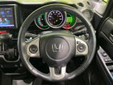 【純正革巻きステアリング】上質な革を使用することで、手にしっかり馴染みとても運転しやすいハンドルです♪