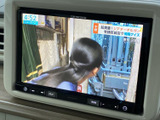 停車中には、ワンセグや地デジTVの視聴が可能です。長距離移動の休憩時などに、ニュースや番組を楽しむことができます。
