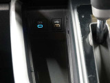 充電用USB端子(タイプC)・通信用USB端子(タイプA)
