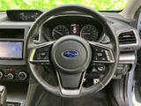 握りやすいステアリングで、快適な運転操作を実現。オーディオ操作やハンズフリー通話も可能です。