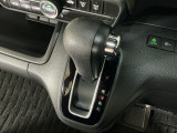 オートマチックシフトレバーは、手になじみ操作しやすい形状で安全運転にもつながります♪