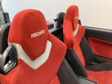 品質へのこだわり!フロアマットやシートなど車内をキレイに清掃し、ニオイや汚れなどを徹底的にクリーニングしてもらっております。室内はピカピカです☆