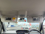 小さい鏡もついていますので、ちょっとしたお化粧直しにも★