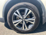 純正のアルミホイールです!お車に合ったデザインのホイールになっています!