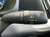 操作感にこだわったウインカーレバー。スムーズな操作で、安全な車内での運転をサポートします。