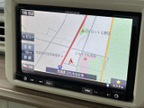 見やすい地図画面で、目的地へのナビゲーションをスムーズに。初めての道でも安心です。