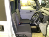 フィット性も良く、楽な運転姿勢を保てます。