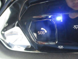 SOSコール装備です。緊急時は遠慮なく押してください。BMWメーカーエマージェンシーに直結致します。