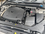【T5エンジン(2.0L直列4気筒直噴ターボエンジン)】高回転では優れたレスポンスと伸びやかなドライビングフィールが特徴のハイパフォーマンスエンジン。一味、二味違う本物志向のあなたへ&hellip;