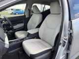 ドライバーの視界を妨げない、広々とした室内空間。操作しやすい配置で、運転に集中できます。快適なドライブをサポートします。