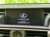 センターディスプレイにナビ・オーディオの画面を表示でき、運転席から確認しやすい位置にあります。目的地の確認や車内での音楽利用など、日常の移動をサポートする装備として活用いただけます。