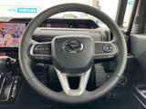 握りやすいステアリングは、運転の楽しさを向上させます。操作性にも優れており、スムーズなハンドリングを実現。快適なドライビングをサポートします。