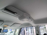 車内の空気を循環させるサーキュレーターが標準装備されています。 前席のエアコンの風を後部座席へ送り込み、広い車内全体の温度を素早く均一にします。