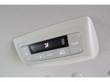 エアコンが前席に加え、後部座席用にも独立して設置されていており、暑い夏でも寒い冬でも、車内に快適な空気を届けるので、いつでも快適な車内空間を創り上げます!