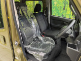 運転席まわりには十分なスペースがあり、大柄な方でもゆったり運転していただける環境です。