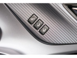 運転席のポジションを2つ、記憶させることができます。ボタンを押すと設定したポジションに電動で移動します。