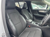 VOLVOのシートは人間工学に基づいた設計となっており、長時間の運転でも疲れにくいと定評があります。是非座り心地をご体感ください。