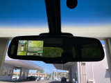 後方視界の確認をサポートするモニター。安全運転をサポートし、駐車場での出し入れも安心です。